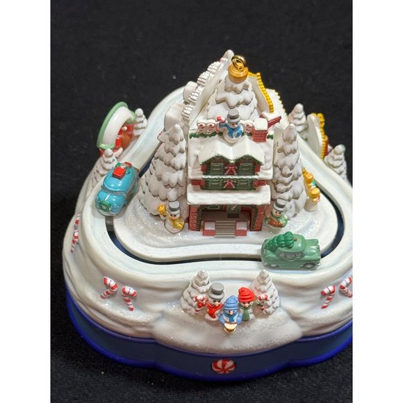 2007 Candy Cane Lane (Candy Cane Lane) Hallmark Keepsake Christmas Tree - Picture 8 of 15